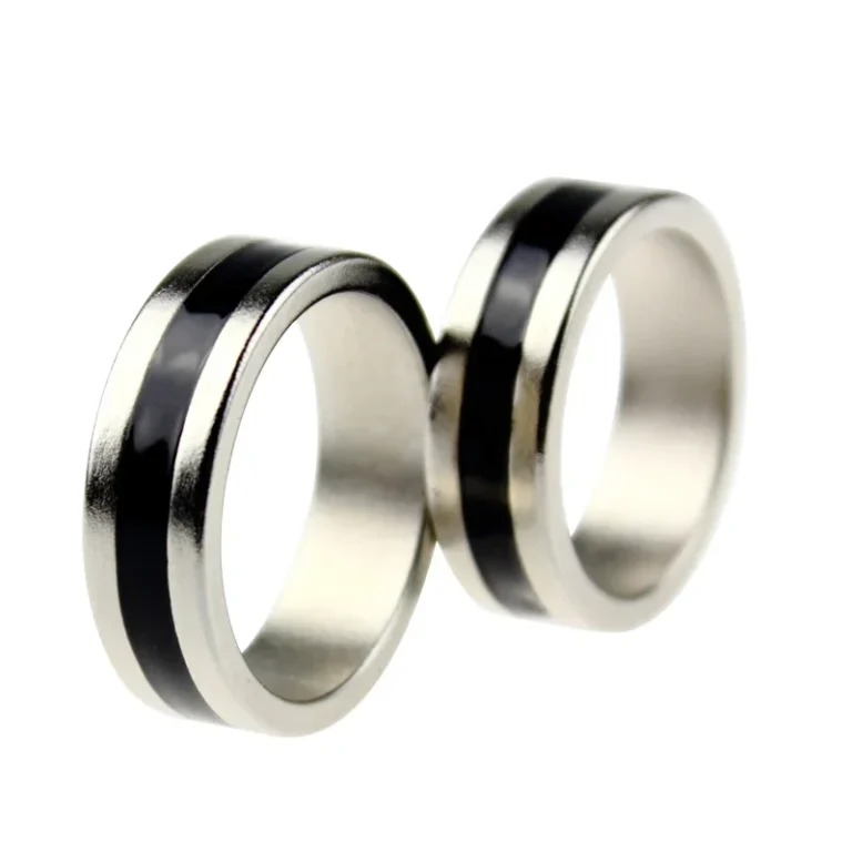 Anneau magnétique noir et argent 3