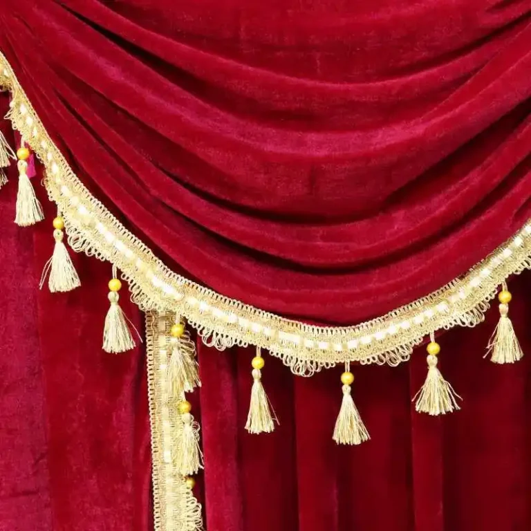 Rideaux en velours scène 4