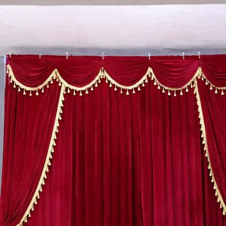 Rideaux en velours scène 5