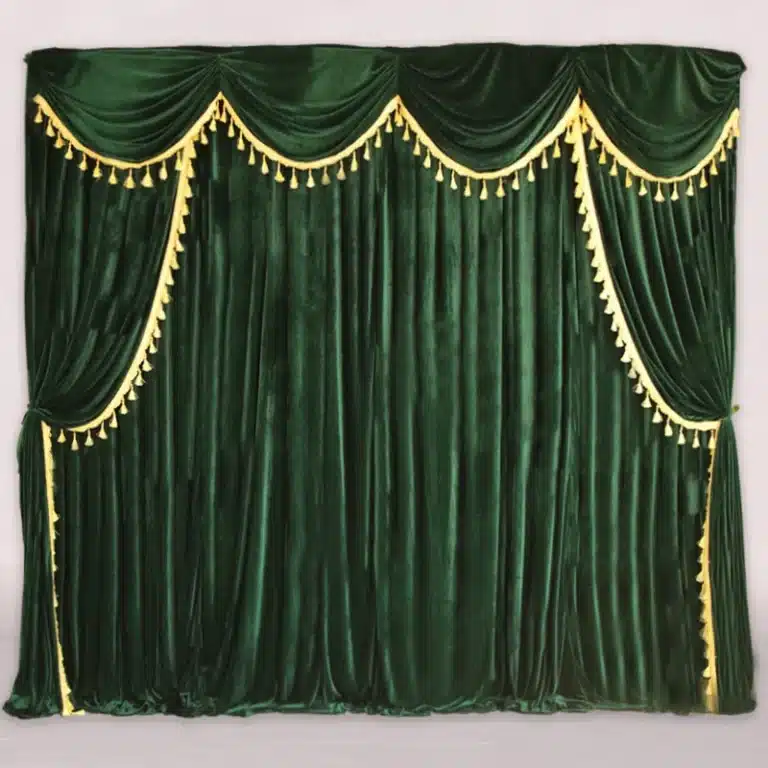 Rideaux en velours scène 13