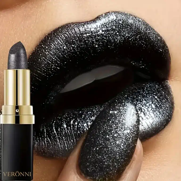 Fond de teint blanc + rouge à lèvres noir 5