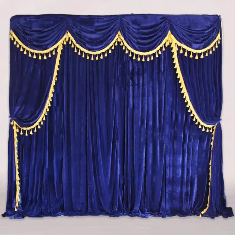 Rideaux en velours scène 12