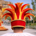 Chapeau de bouffon aux flammes colorées