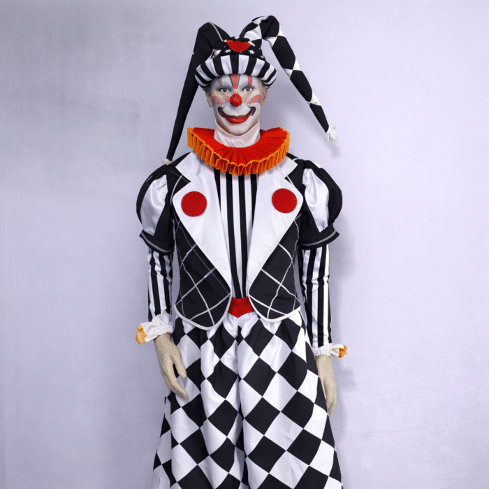 Mannequin en costume de clown harlequin